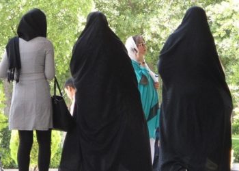 Иранда хиджабсыз аялдарды аныктоо үчүн камералар орнотулуп жатат