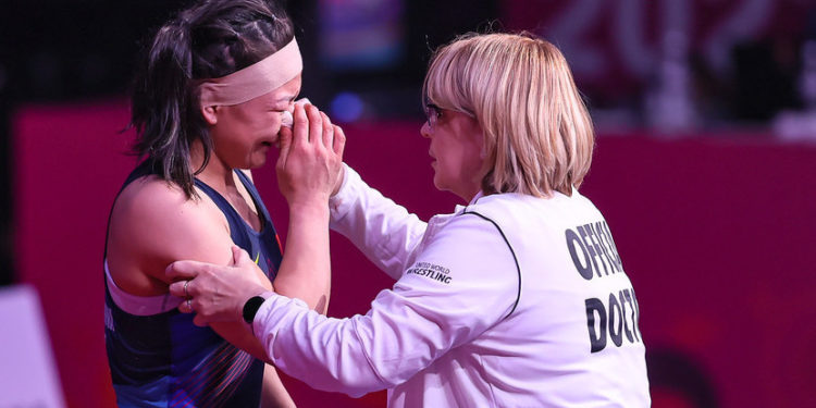 Мээрим Жуманазарова беттештен четтетилгени тууралуу: «Казак кыз күрөшкөнгө эмес, мушташканга чыккан окшойт»