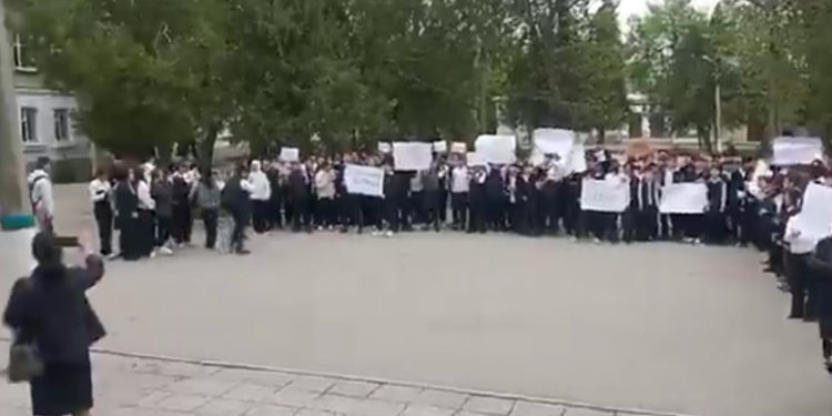 Бишкектеги №1 гимназия-интернатынын эки кабаттуу имарат бошотулду