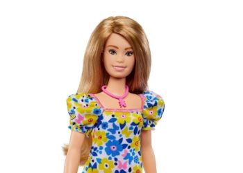 Барбинин өндүрүүчүсү Даун синдрому менен ооруган жаңы куурчакты көрсөттү (сүрөт)