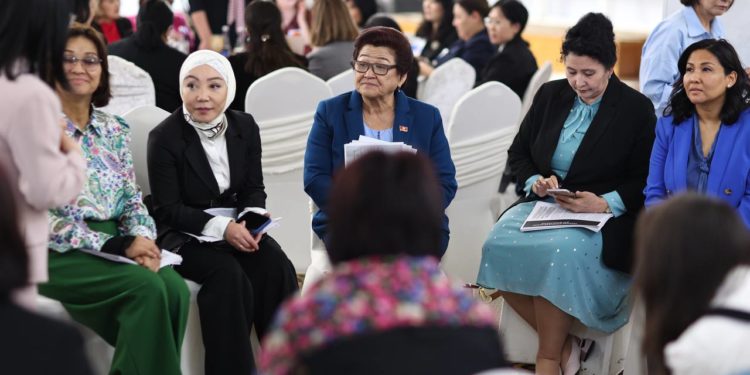 Депутат: «Саясатта аялдарга кысым күчөдү»