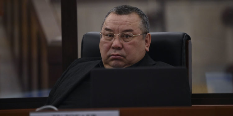 Депутат Түлөбаев: «Туристтик сезон башталайын дегенде эл жолду жабабыз деп жатат»