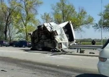 «Манас» аэропортуна барган жолдогу кырсык. 2 бала реанимацияда