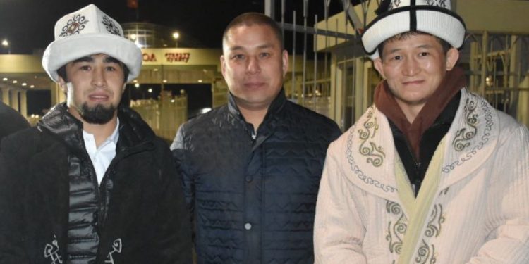 Эркин күрөш боюнча улуттук курама команда Азия чемпионатынан келишти