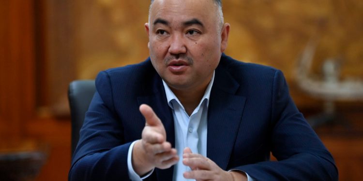 «Көйгөйдүн көбү депутатка белгилүү». Шакиев комитет башчылары менен жолугушту