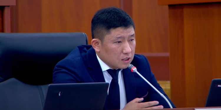 Депутат: «Москва районунда 70 миң тонна сабиз турат. Бүгүнкү баа 5 сом!»