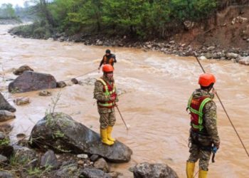 Жалал-Абадда 15 күндөн бери дайынсыз болуп жаткан өспүрүмдү издөө иштери атасынын катынын негизинде токтотулду