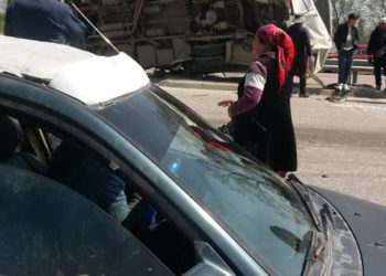 «Манас» аэропортуна барган жолдо балдар автобусу жол кырсыгына учурады (видео)