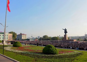 Ош шаарында Орозо айт намазын окууга 11 миңден ашуун адам чогулду