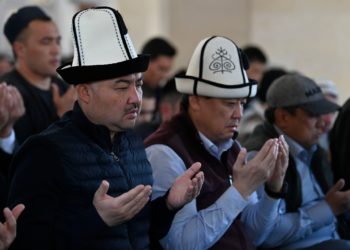 Шакиев Жал кичи районундагы мечитке барып, Орозо Айт намазына катышты