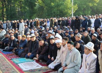Жалал-Абадда Орозо Айт намазы окулду