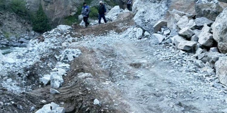 Ошто зоо таштары кулаган жол бир тараптуу ачылды