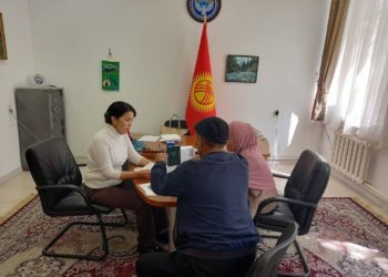 Атыр Абдрахматова: «Элдин укугун коргоодон көрө мени жамандап кетирүү аракетине убакыт коротконду туура көргөн экен»