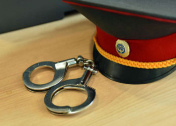 Бишкекте тергөөчү пара талап кылууга шектелип кармалды