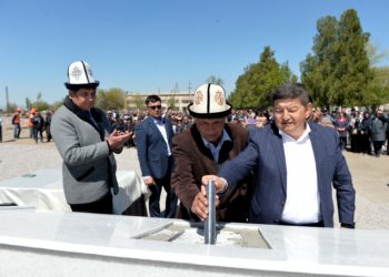 Акылбек Жапаров Чүй облусунда эки заводдун курулушуна капсула салды