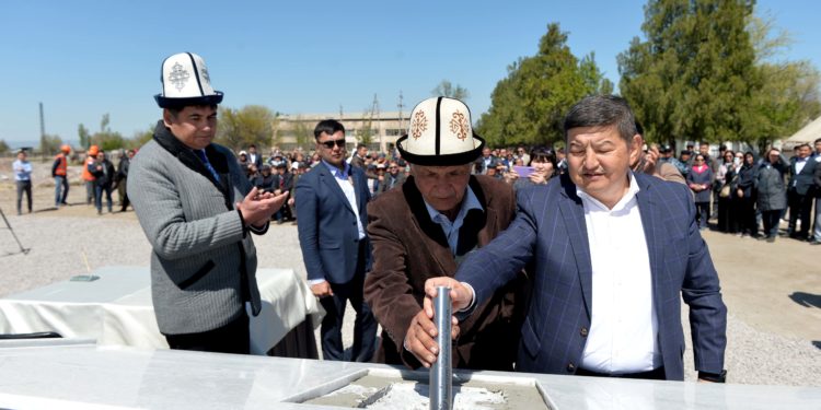 Акылбек Жапаров Чүй облусунда эки заводдун курулушуна капсула салды