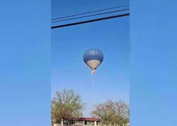 «Кызы бийиктен секирген». Мексикада жубайлар аба шарында тирүүлөй күйүп кеткен (видео)