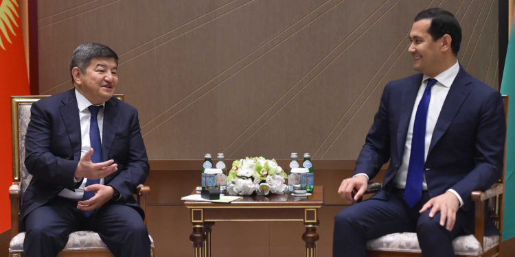 «Акылбек-ака — улуу агам». Акылбек Жапаров менен Сардор Умурзаковдун жолугушуусу кандай өттү?