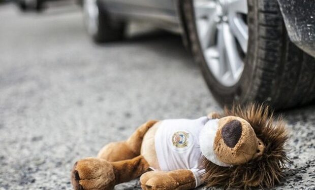 Сосновкада жолго чуркап чыккан 5 жаштагы бала унаа алдында калып көз жумду