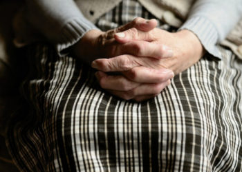 Ноокатта 81 жаштагы киши колдуу болгон аялдын жансыз денеси жер төлөдөн табылды