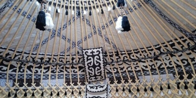 Мыкты кыргыз боз үйүнө сынак жарыяланды. Кантип катышса болот?