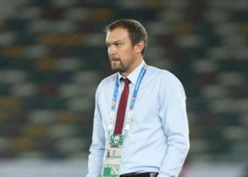 Кыргызстандын футбол боюнча курамасынын башкы машыктыруучусу кызматын тапшырды