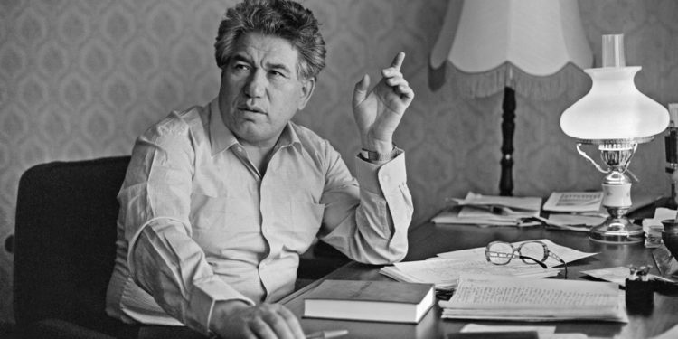 27-апрелде Чыңгыз Айтматовдун 95 жылдыгына арналган китеп майрамы өтөт