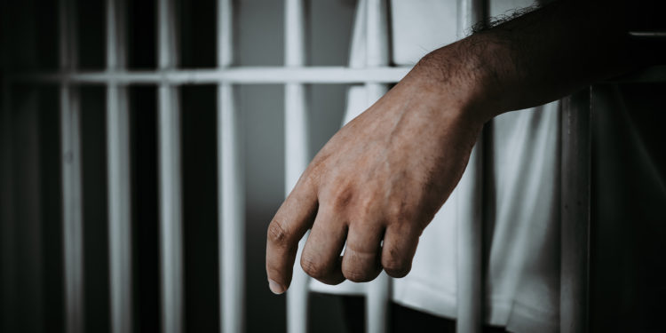 Депутат 200 ата-эненин атынан Орусиянын абактарынан кыргызстандыктарды өлкөгө экстрадициялоону суранды