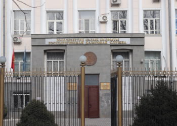 100 миллион сом… УКМК тарабынан 10 салыкчы коррупцияга шектелип кармалды