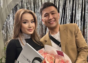 «Жигиттик намысым тынч отургузган жок». Мода көргөзмөдөн кийин чырдаша кеткен Арзубек Vonama менен казак блогери элдешти