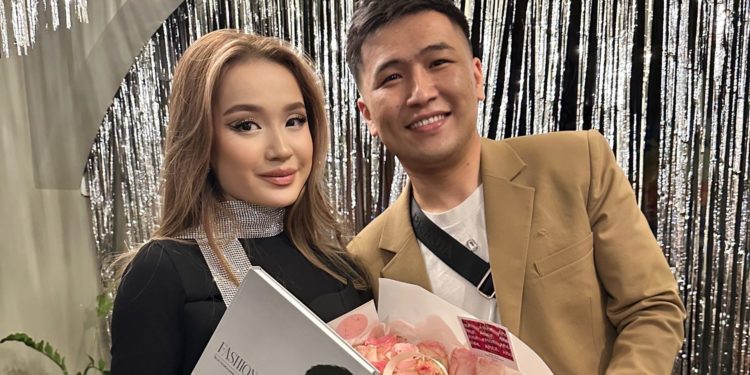 «Жигиттик намысым тынч отургузган жок». Мода көргөзмөдөн кийин чырдаша кеткен Арзубек Vonama менен казак блогери элдешти