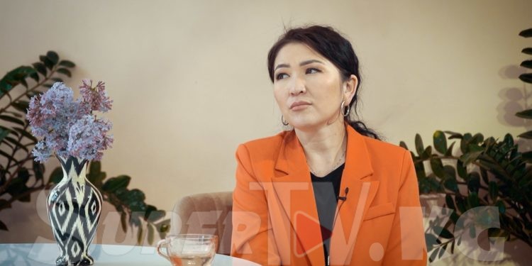 «Жеке жашоомдо чоң бурулуш болду». Гүлназ Чыныбек кызы башынан кечирген оор күндөрү тууралуу (видео)
