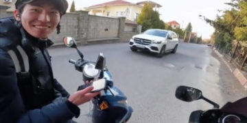 «Бул менин кыялым». Курьер менен мотоцикл айдоочунун сүйлөшүүсү көпчүлүктүн көңүлүнөн орун алды