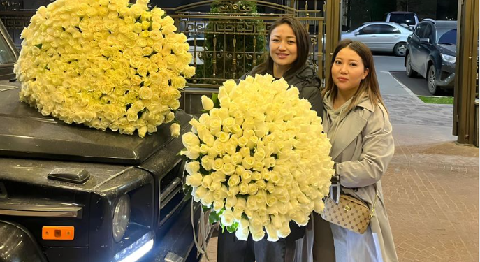 Мээрим Жуманазаровага 501 роза гүлүн ким бергени айтылды