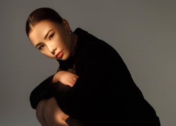 Аяна Касымова эмне үчүн жолдошу экөө эки жолго түшкөнүн айтты