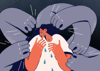 «Күйөөм мас болгондо мени эле эмес, чоң апасын да сабайт» деген 5 балалуу келин үйүнөн качууга аргасыз болгон