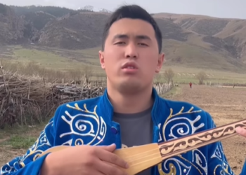 «Жеңиш менен уктадык». Жаш акын Акжол Махмудов менен Жоламан Шаршенбековду жеңиши менен куттуктады