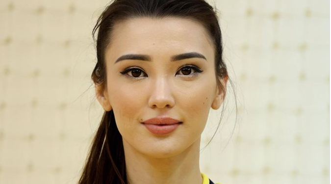 Казак кызы Сабина Алтынбекова дүйнөдөгү эң бай волейболчулардын катарына кирди