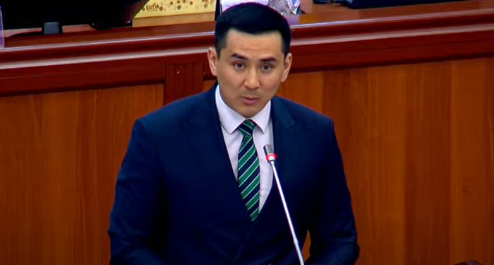 Мандатын тапшырган Жаныбек Абиров: «Биротоло коштошпойм, жолугушканга чейин»