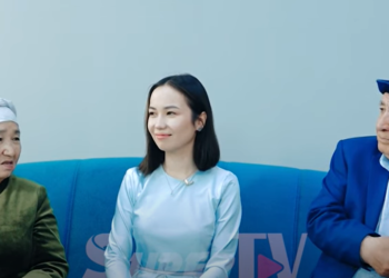 Толгонай Арзыкеева: «Гүл менен кошо келген каттарды чоң апам менен чогуу окуйбуз»