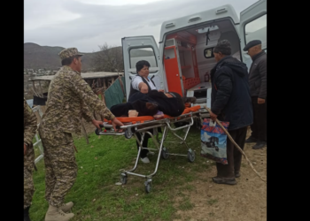 Сүлүктүдө 54 жаштагы жарандын буту сынып, тоодон түшө албай калган