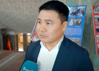 Депутат Тазабек Икрамов: «Кыргыз тилин Америкадан келип 6 айда үйрөнүп жатышат»