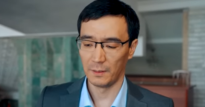 Медер Алиев: «Кыргыз тили менен бирге башка тилдерди билсек, мамлекет утушта болот»