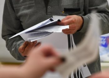 Ленин шайлоо округу боюнча депутаттыкка 44 талапкердин тизмеси