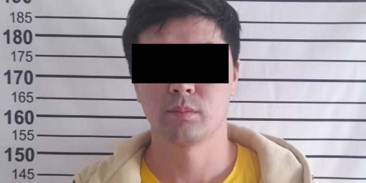 «Банктан акча алып келип берем» деп жаранды 119 миң сомго алдап кетүүгө шектүү кармалды