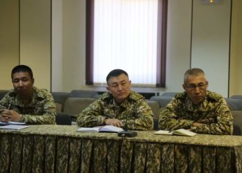 Аскер кызматкерлерине экстремизмге, терроризмге каршы аракеттенүү боюнча семинар өткөрүлүп жатат