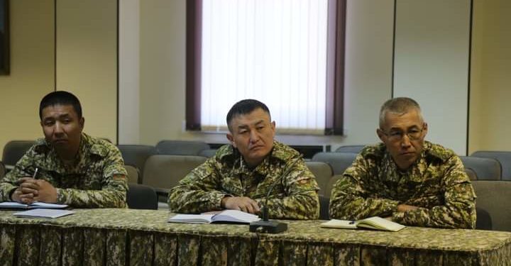 Аскер кызматкерлерине экстремизмге, терроризмге каршы аракеттенүү боюнча семинар өткөрүлүп жатат