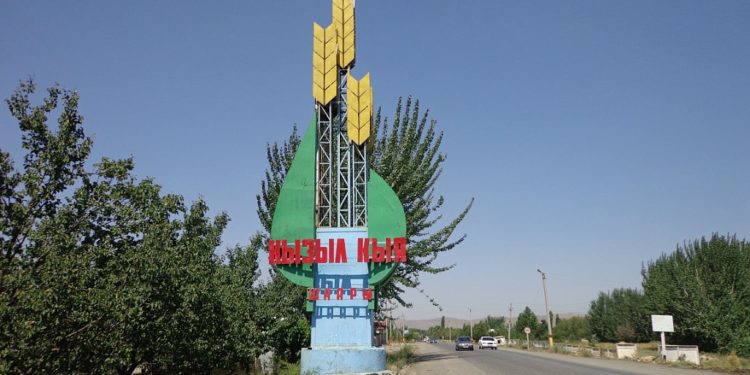 «Айгай көтөрүлүп, шаар курчоого алынып». Кызыл-Кыяда түндө болгон окуя боюнча 16 жаштагы өспүрүм кармалды