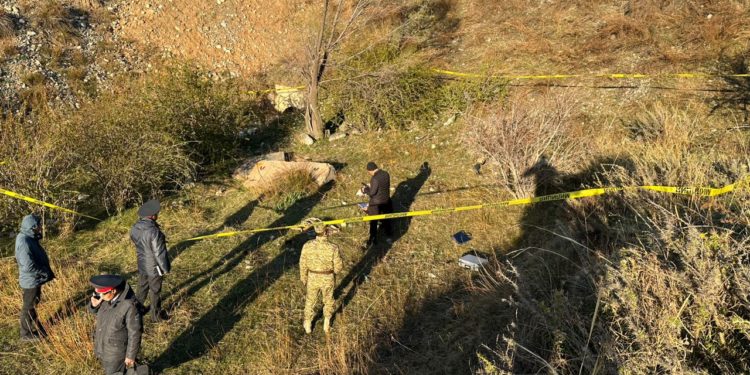 Ысык-Көлдө курал-жарактардын жашыруун жайы табылды (сүрөт)