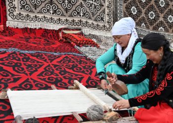 Баткенде килемдердин кароо-сынак фестивалы өтөт